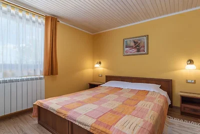 Ferienhaus in Tinjan mit Schwimmbecken