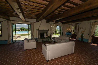 Schönes Herrenhaus in Poppi mit Pool