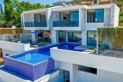 Villa in Kalkan mit Schwimmbecken