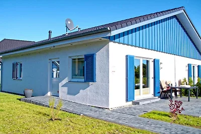 Ferienhaus in Altefähr mit Schwimmbecken