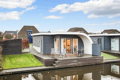 Bungalow mit Sauna und Whirlpool, in einem...