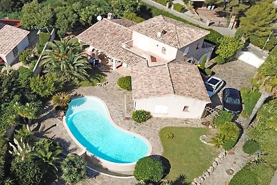 Villa in Les Issambres mit Schwimmbecken