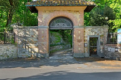 Hübsches Ferienhaus in Pisa mit Terrasse