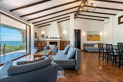 Faro's Sun Beach Villa in Almuñecar