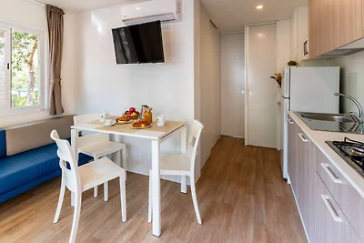 Mobilhome im Ferienpark mit grosser...