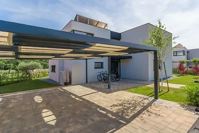 Villa in Novigrad mit Schwimmbecken