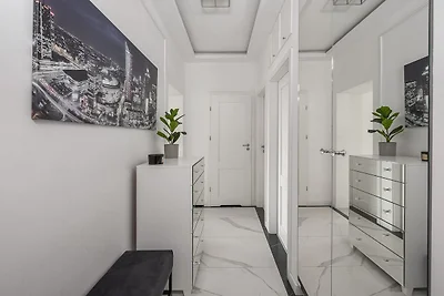 Flat with Quiet Courtyard