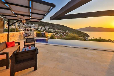 Villa in Kalkan mit Schwimmbecken