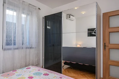 Apartment in Arbanija mit Sprudelbad