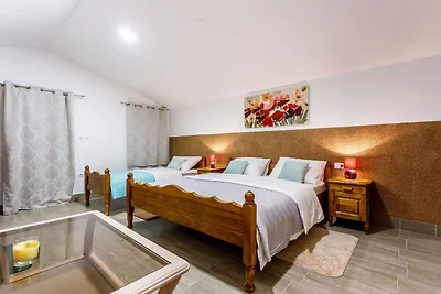 Casa vacanze a Neoric con piscina riscaldata