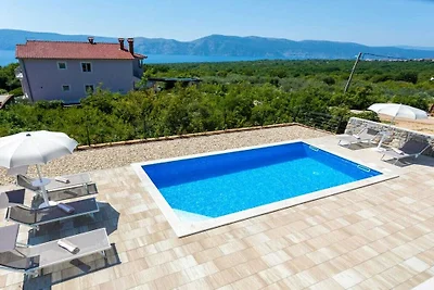 Villa in Krk mit Schwimmbecken