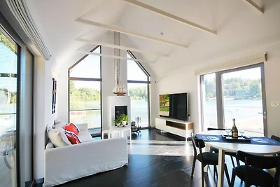 Ferienhaus mit privatem See und Strand