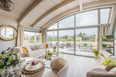 Modern panoramisch loft met terras, lift