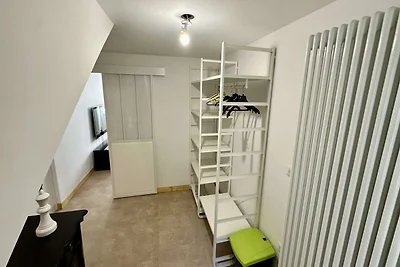 Sanctuaire luxuriant près de la forêt