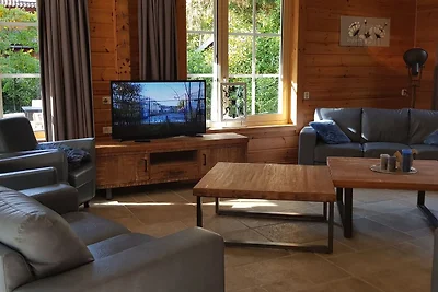 Schönes am Waldrand gelegenes Haus mit...