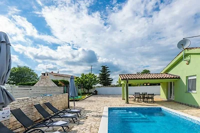 Ferienhaus in Bale mit Schwimmbecken