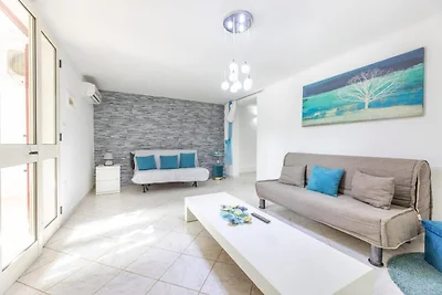 Luxurious coastal villa in Gallipoli