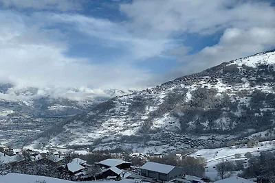 Grazioso appartamento con vista collina