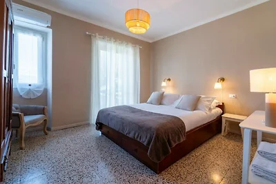 Lotus Apartment with Lakeview
