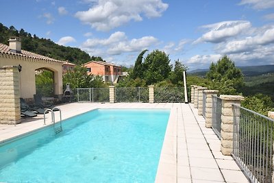 Tranquilla casa vacanze con piscina a Les Van...