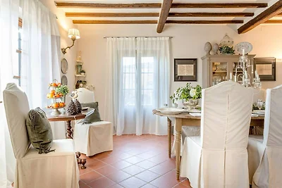 Villa bei Lucca mit Pool und Aussicht