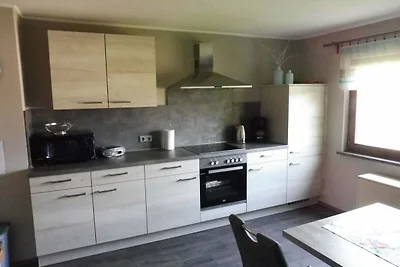Ferienwohnung mit Terrasse und Pool im Garten
