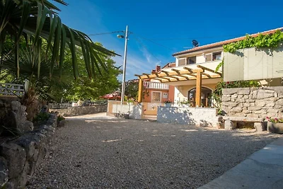 Ferienhaus in Malinska mit Schwimmbecken