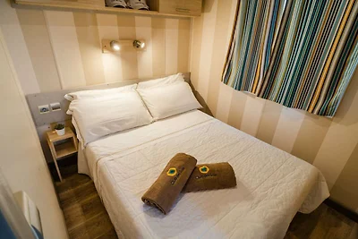 Mobilhome im Ferienpark mit grosser...