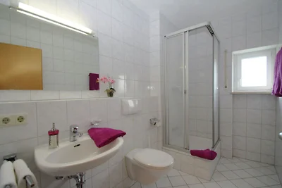 Ferienwohnung mit eigener Terrasse, Garten