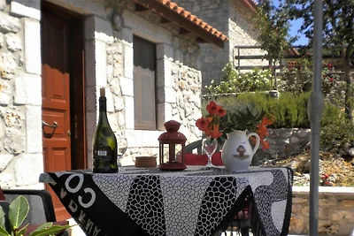 Gemütliches Ferienhaus in Leonidio mit Garten
