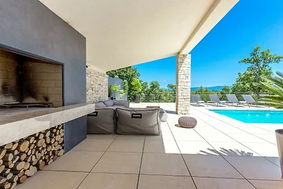 Villa in Nedešćina mit Schwimmbecken