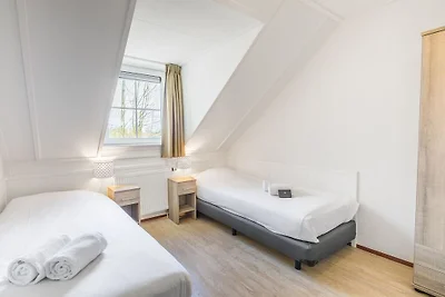 Villa ristrutturata con sauna, vicino a una r...
