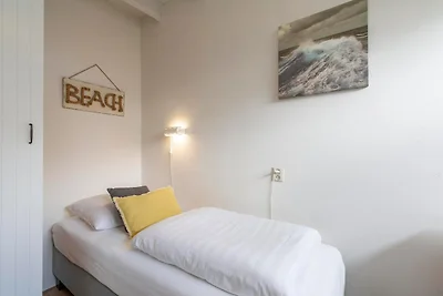 Bungalow in Sint Maartenszee am Strand