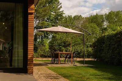 Stylish Cabin with Private Garden for 4