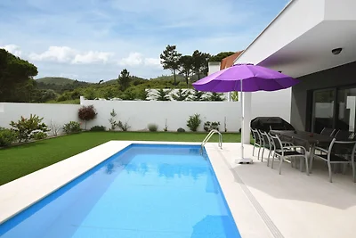Modernes Ferienhaus mit privatem Pool