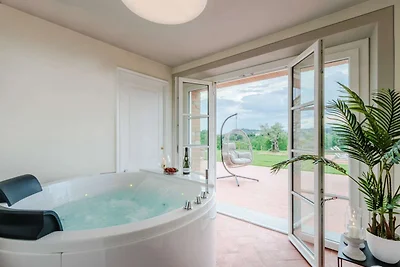 Villa a Lucca con piscina e vista