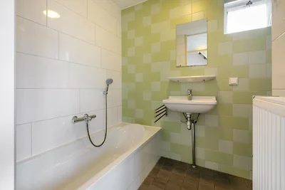 Villa sull'acqua con spa all'aperto e molo