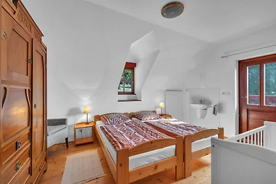 Villa in Pecka mit Thermalquelle
