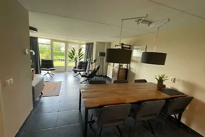 Villa in Medemblik met terras en wifi.