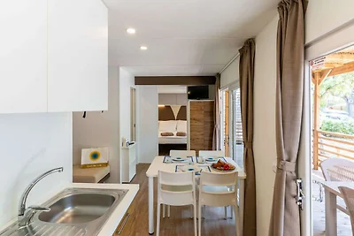 Mobilhome im Ferienpark mit grosser...