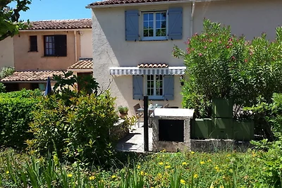 Moderna casa vacanze con piscina