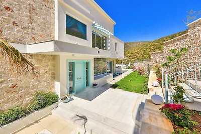 Villa in Kalkan mit Schwimmbecken