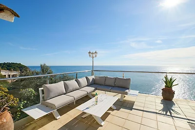 Villa in Cala Canyelles mit Meerblick & Pool