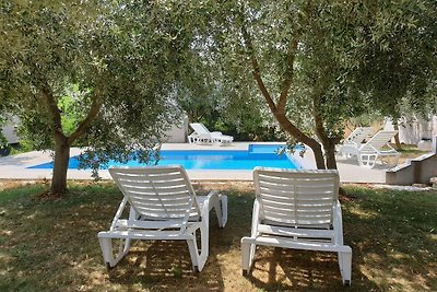 Modernes Apartment in Banjole mit Pool