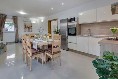 Spaziosa casa vacanze con piscina a Rasanze