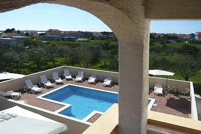 Villa in Vrsi met zwembad bij zandstrand