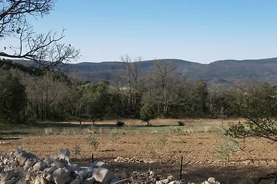 Villa con bellissimo giardino recintato