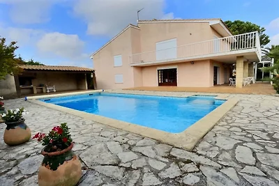 Villa con piscina per 10 ospiti
