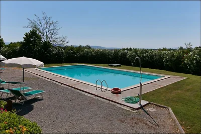 Geräumiger Bauernhof mit Swimmingpool in...