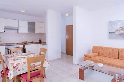 One Bedroom Luxury Apartment with Balcony and...